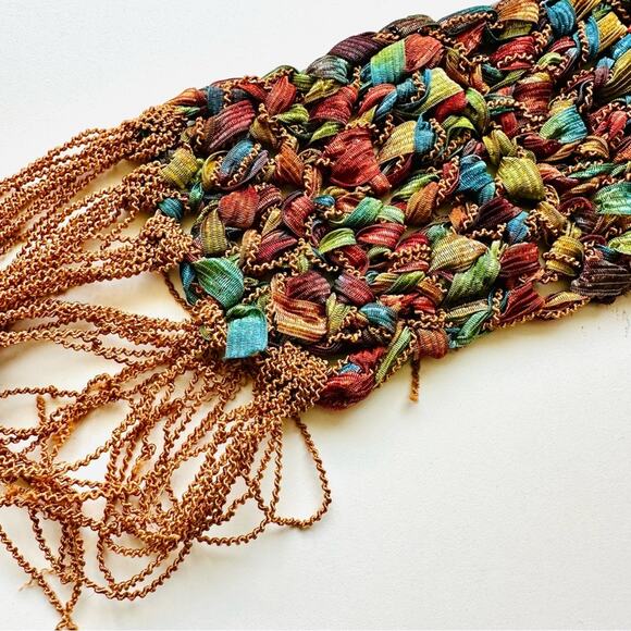 VINTAGE Gold Blue Tassel Texture Knit Yarn Multi Red Strand Scarf Cloth Bib Wrap - Picture 4 of 10